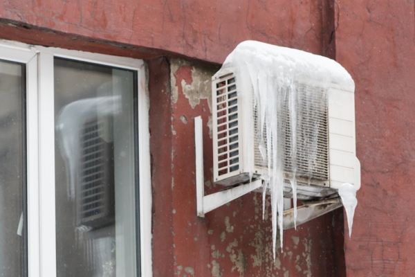 ice buildup on outdoor heat pump